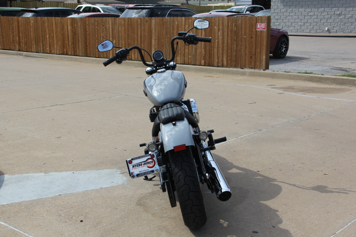 2025 Harley-Davidson Street Bob Billiard Grey w/Laced Wheels - Photo 9