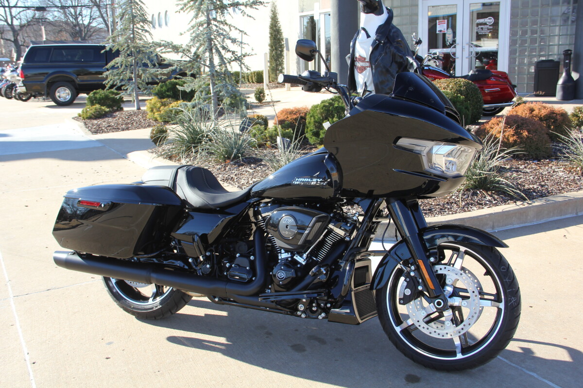 2025 Harley-Davidson Road Glide Vivid Black - Black Finish - Photo 4