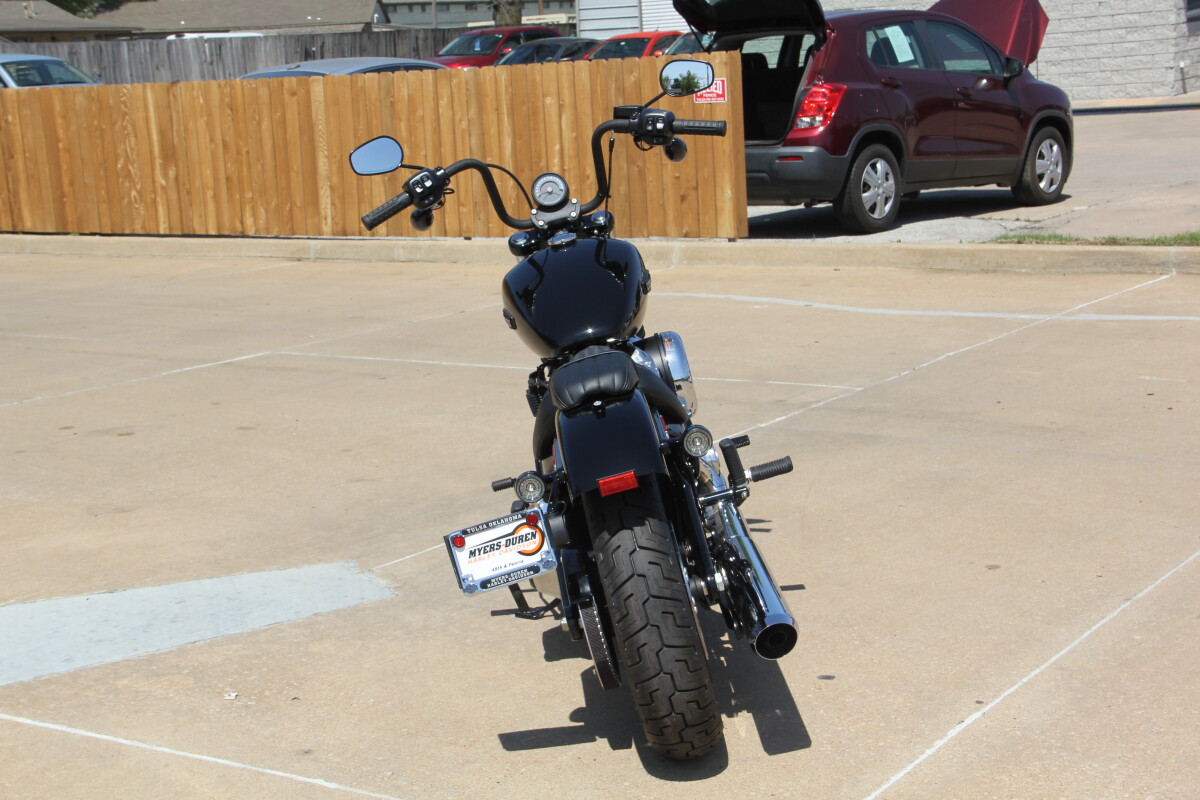 2025 Harley-Davidson Street Bob Vivid Black w/Laced Wheels - Photo 9