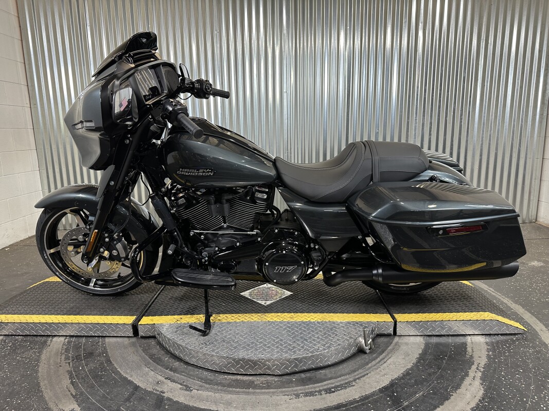 2025 Harley-Davidson Street Glide Iron Horse Metallic - Black Finish - Photo 5