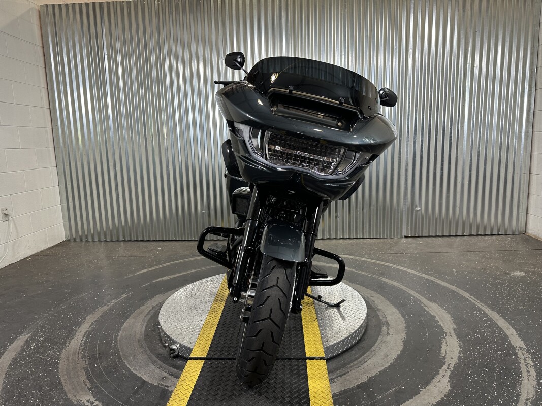 2025 Harley-Davidson Road Glide Iron Horse Metallic - Black Finish - Photo 3