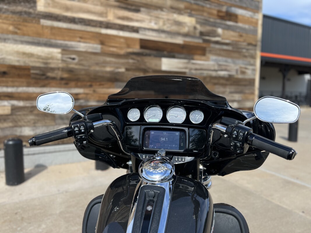 2019 Harley-Davidson Tri Glide Ultra Silver Flux/Black Fuse - Photo 10