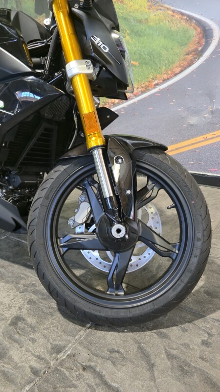 2025 BMW Motorrad G 310 R - Photo 3