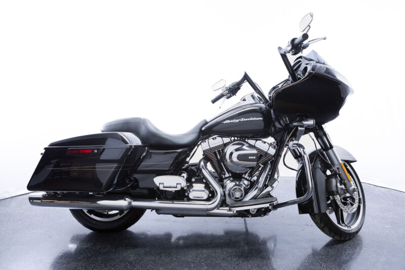 2016 Harley-Davidson<sup>®</sup> Road Glide<sup>®</sup> Special Black Quartz