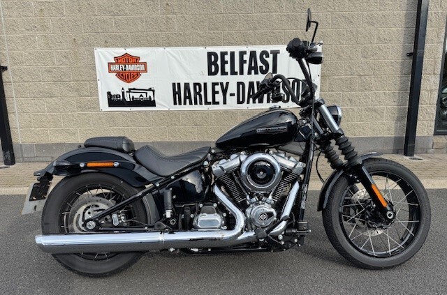 2025 STREET BOB 117 VIVID BLACK