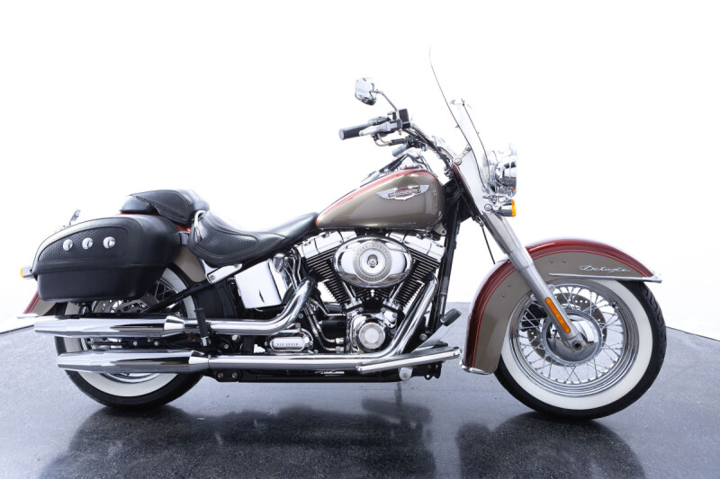 2009 Harley-Davidson<sup>®</sup> Softail® Deluxe Red Hot Sunglo & Smokey Gold