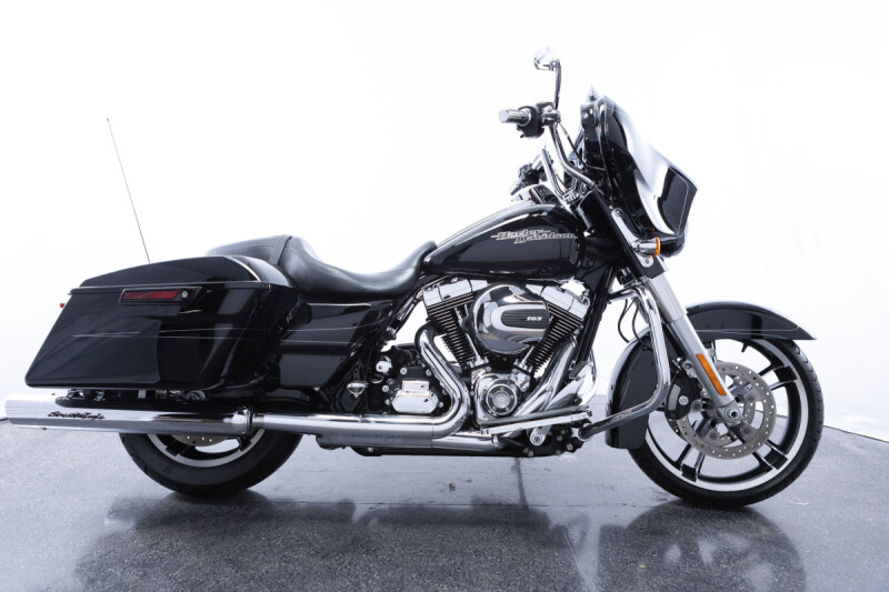 2015 Harley-Davidson<sup>®</sup> Street Glide<sup>®</sup> Special Vivid Black
