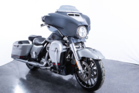 Harley-Davidson® CVO™ Street Glide® 2019  thumb 1