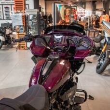 2025 Harley-Davidson® CVO™ Road Glide™ Poison Berry thumb 3