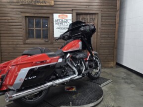 2024 Harley-Davidson® CVO™ Street Glide® LEGENDARY ORNG thumb 3