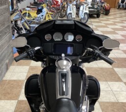 2021 Harley-Davidson® Tri Glide® Ultra Vivid Black thumb 1