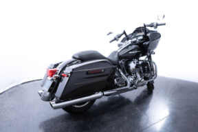 2016 Harley-Davidson<sup>®</sup> Road Glide<sup>®</sup> Special Black Quartz thumb 2