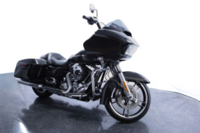 2016 Harley-Davidson<sup>®</sup> Road Glide<sup>®</sup> Special Black Quartz thumb 3
