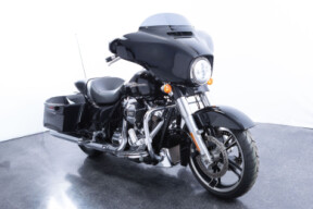 2017 Harley-Davidson<sup>®</sup> Street Glide<sup>®</sup> Special Vivid Black thumb 1