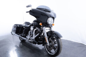 2015 Harley-Davidson<sup>®</sup> Street Glide<sup>®</sup> Special Vivid Black thumb 1