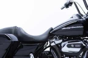 2017 Harley-Davidson<sup>®</sup> Road Glide<sup>®</sup> Vivid Black thumb 1