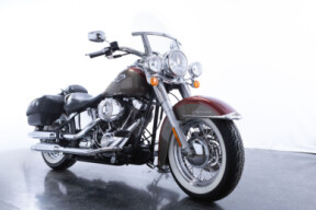 2009 Harley-Davidson<sup>®</sup> Softail® Deluxe Red Hot Sunglo & Smokey Gold thumb 3