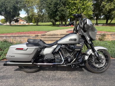 2023 Harley-Davidson® CVO™ Street Glide® Dark Platinum w/Pinstripe