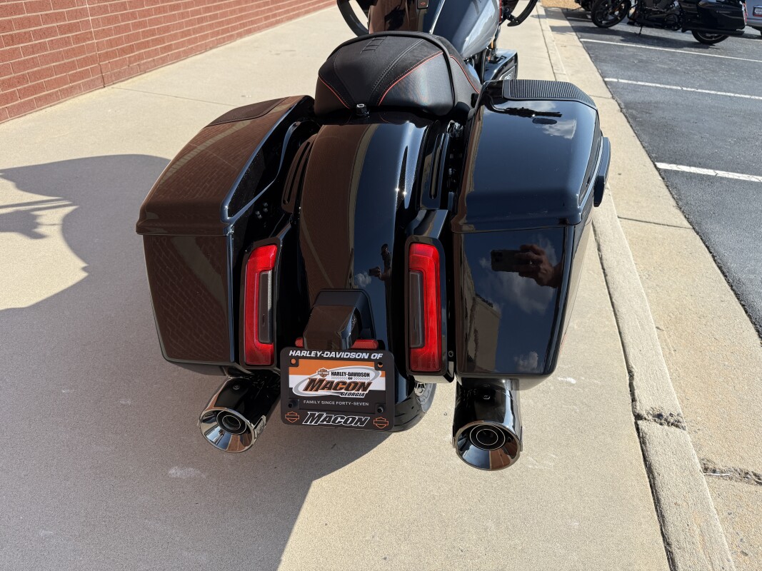 FLTRXSE 2025 CVO Road Glide - Photo 4