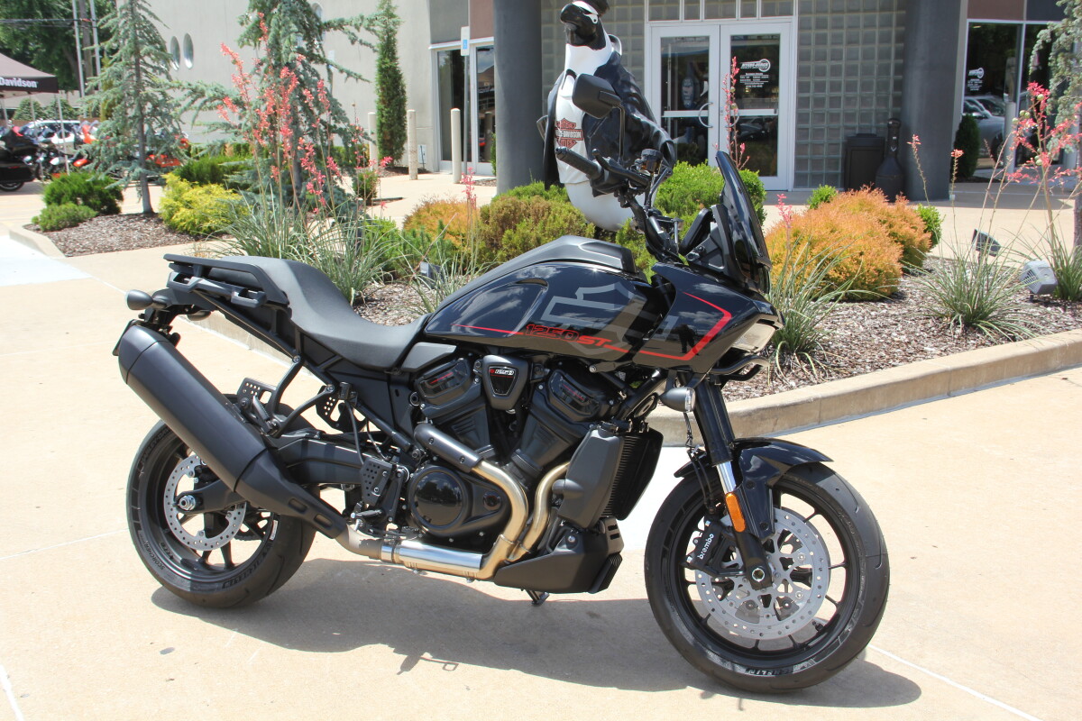 2025 Harley-Davidson Pan America 1250 ST Vivid Black - Photo 4
