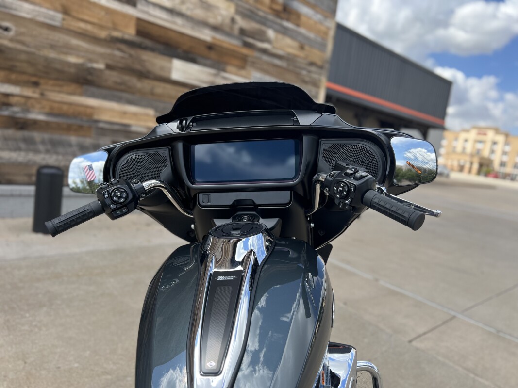 2025 Harley-Davidson Street Glide Iron Horse Metallic - Photo 10