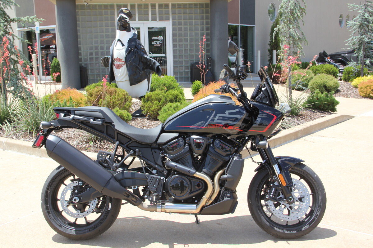 2025 Harley-Davidson Pan America 1250 ST Vivid Black - Photo 2