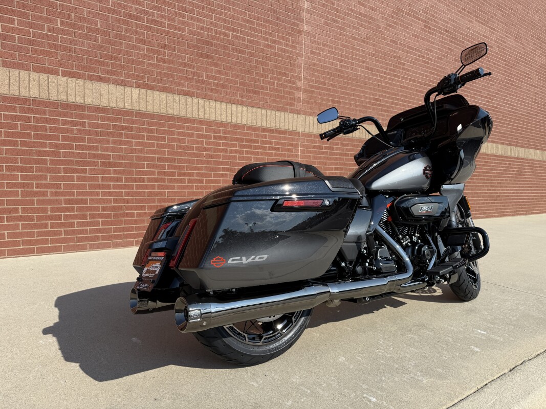 FLTRXSE 2025 CVO Road Glide - Photo 3
