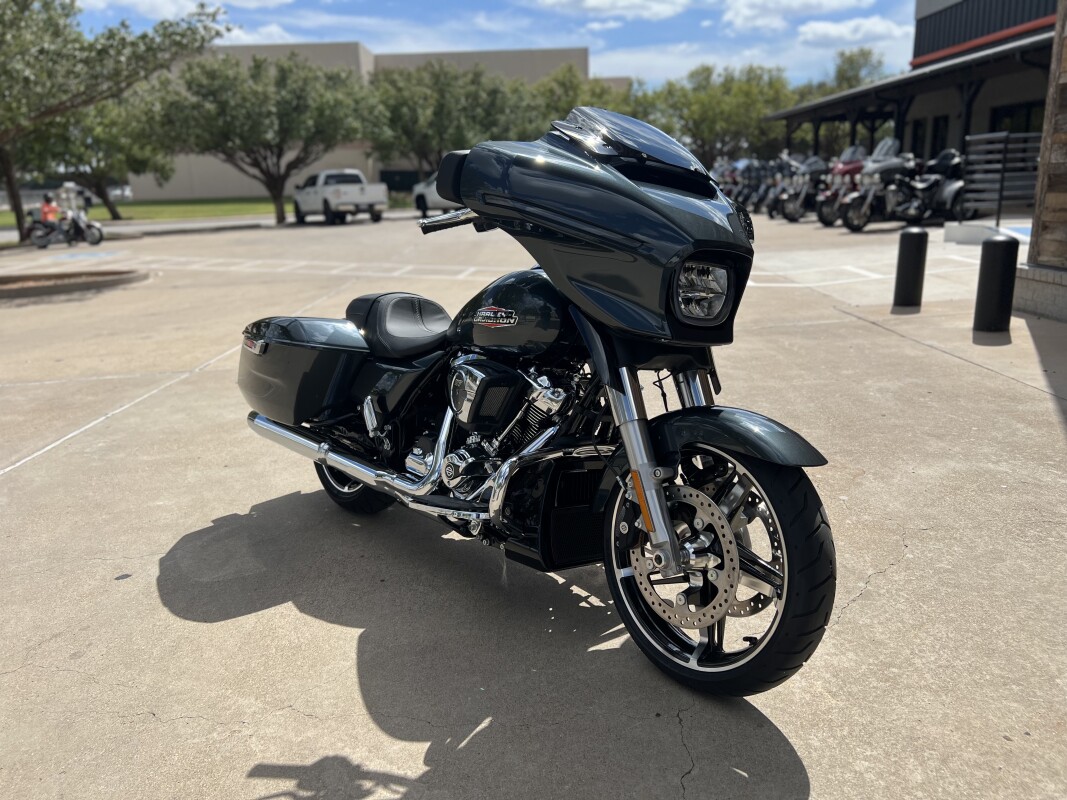 2025 Harley-Davidson Street Glide Iron Horse Metallic - Photo 2