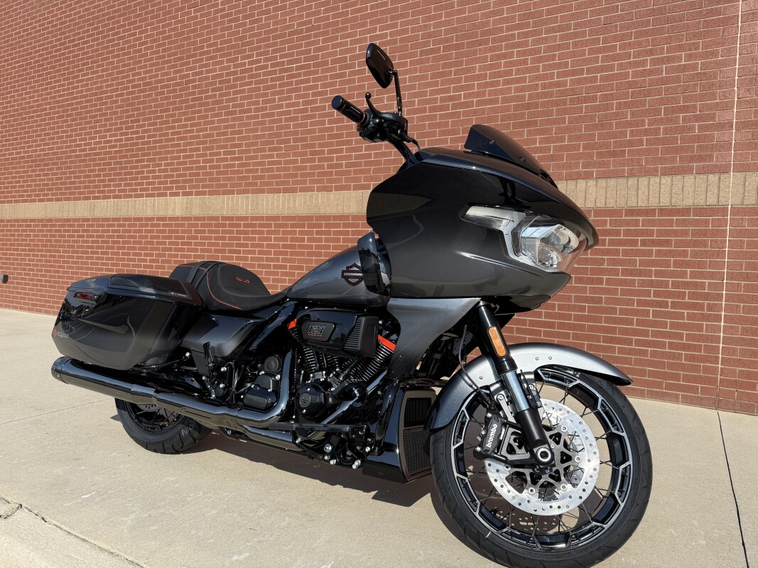 FLTRXSE 2025 CVO Road Glide - Photo 2