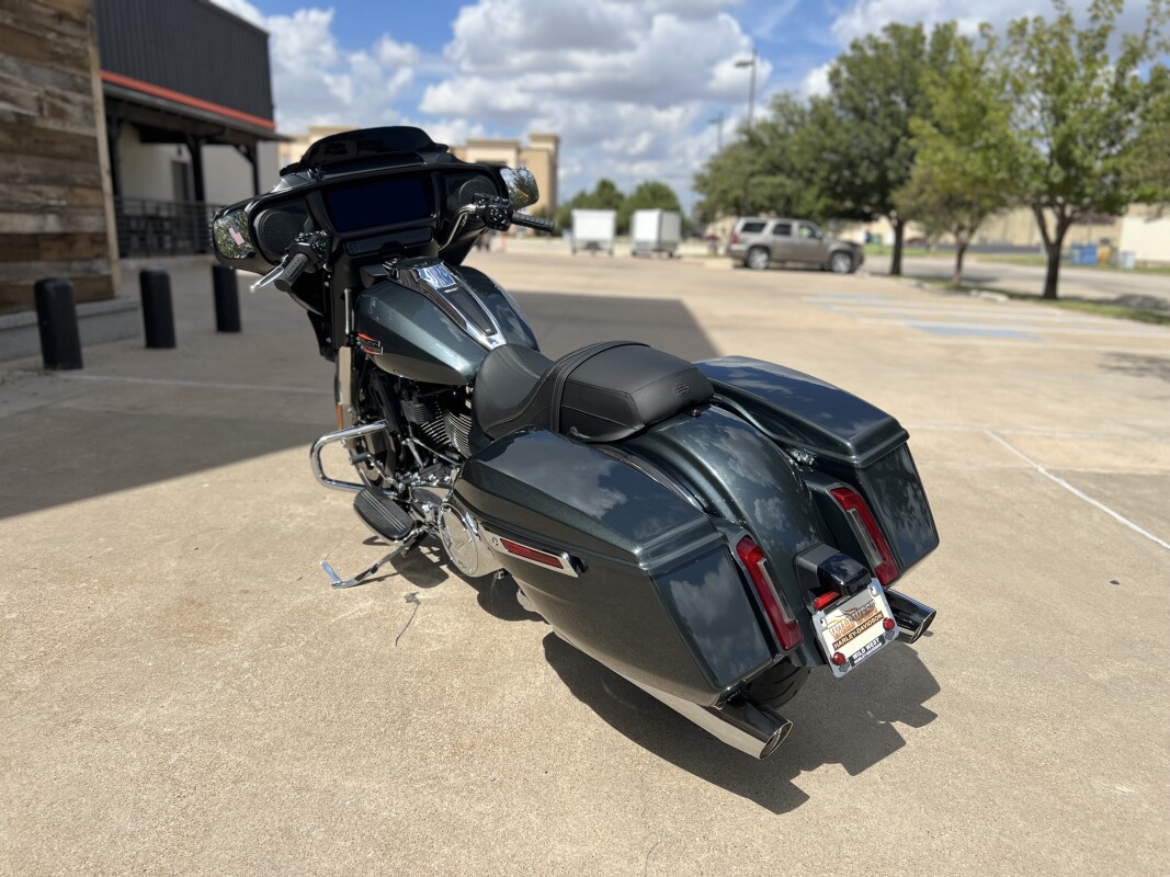 2025 Harley-Davidson Street Glide Iron Horse Metallic - Photo 6