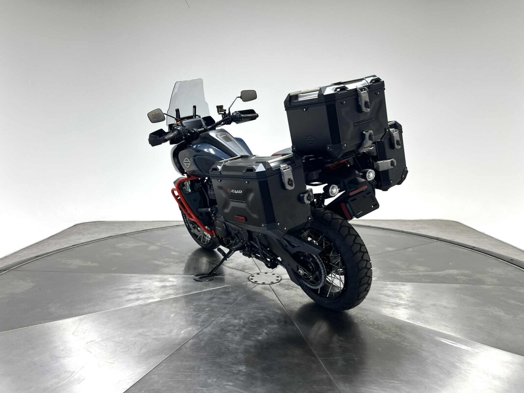 2025 Harley-Davidson RA1250SE CVO Pan America in Carbon Blue with 10 miles - Photo 8