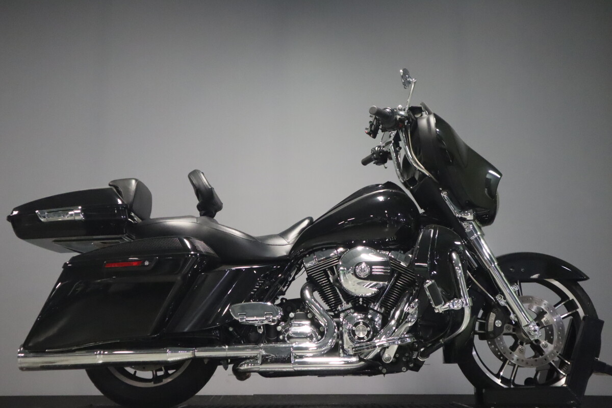 2024 Harley-Davidson® CVO™ Road Glide® Legendary Orange