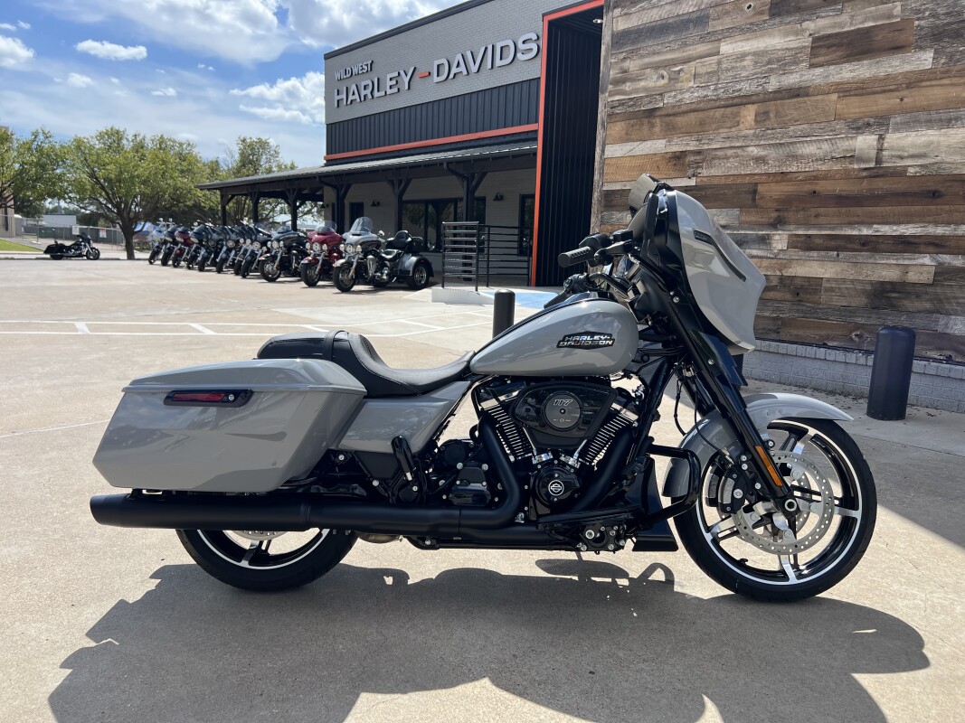 2023 Harley-Davidson® Ultra Limited Black | Wild West Harley