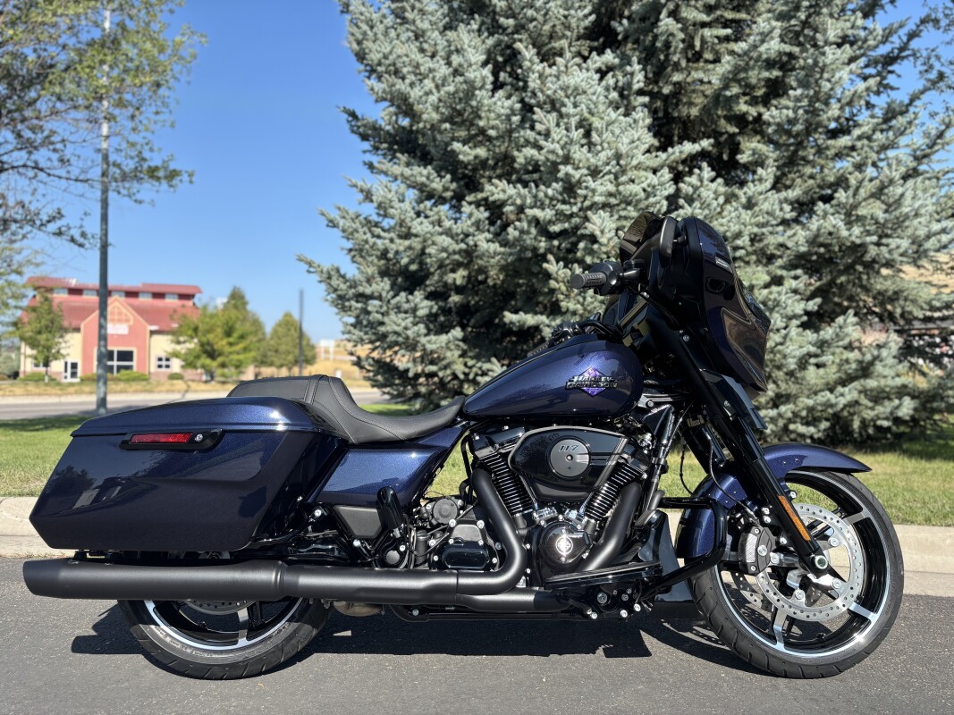 2025 Harley-Davidson Street Glide Mystic Shift