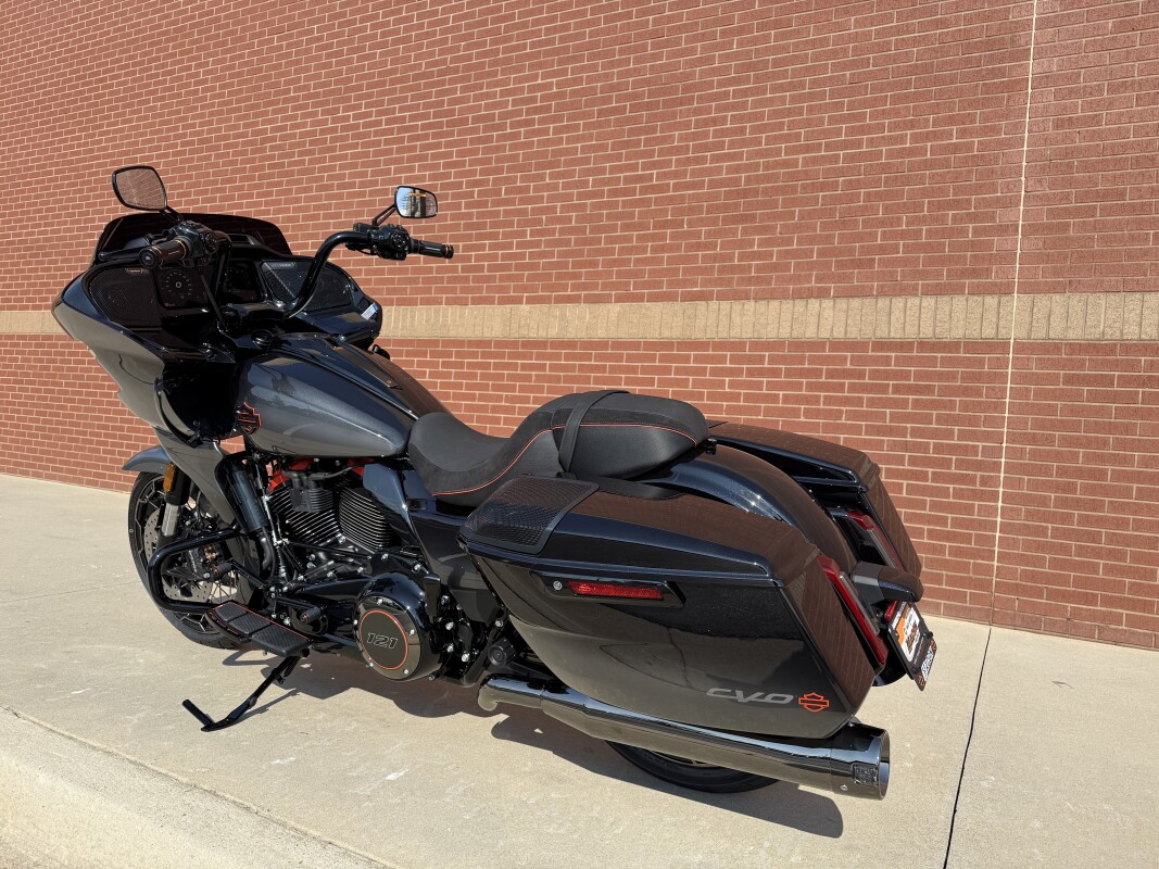 FLTRXSE 2025 CVO Road Glide - Photo 9
