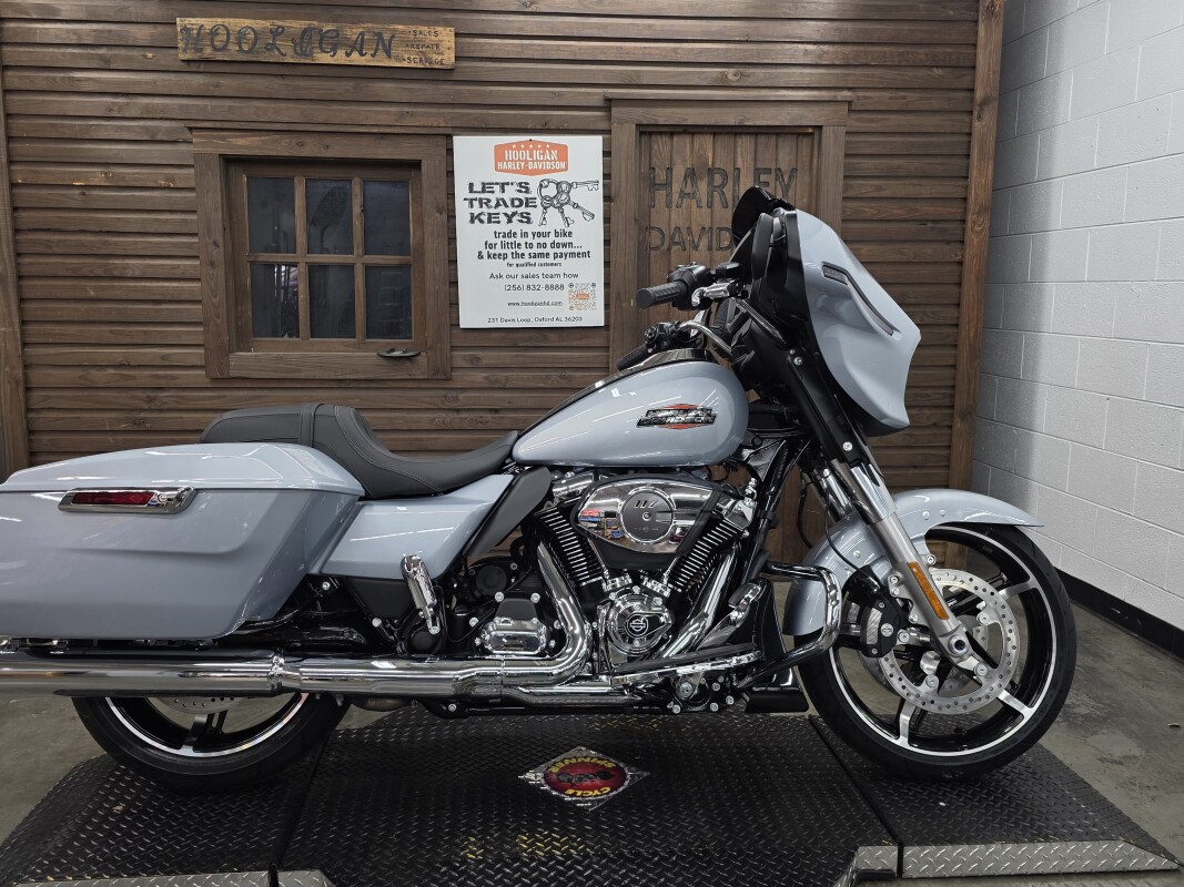 2025 Harley-Davidson Street Glide ATLAS SLV MTLIC/CHROME TRIM