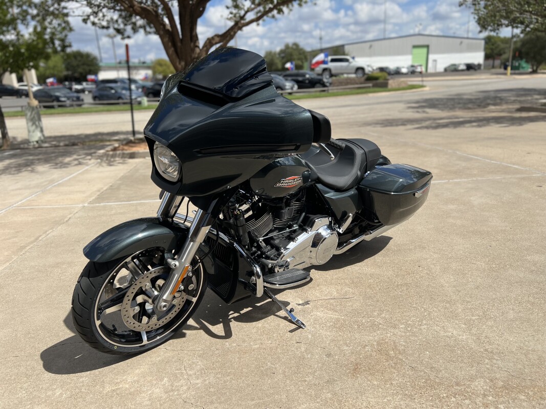 2025 Harley-Davidson Street Glide Iron Horse Metallic - Photo 4