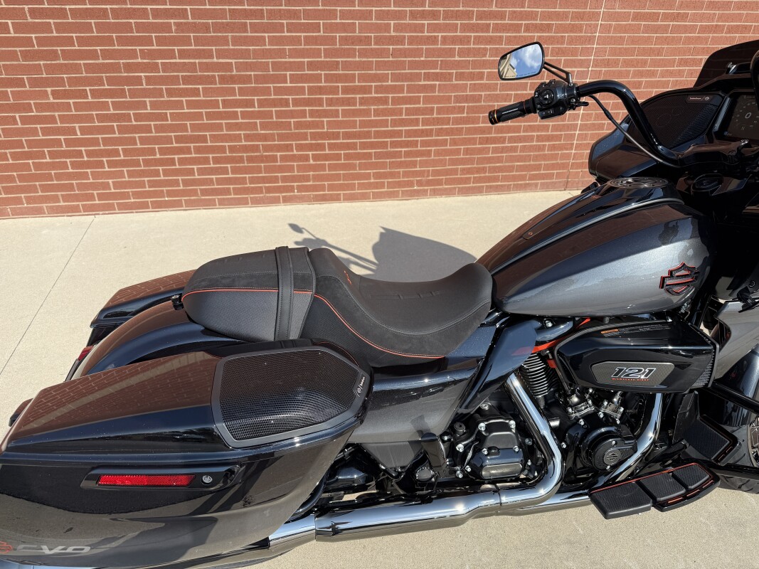 FLTRXSE 2025 CVO Road Glide - Photo 6