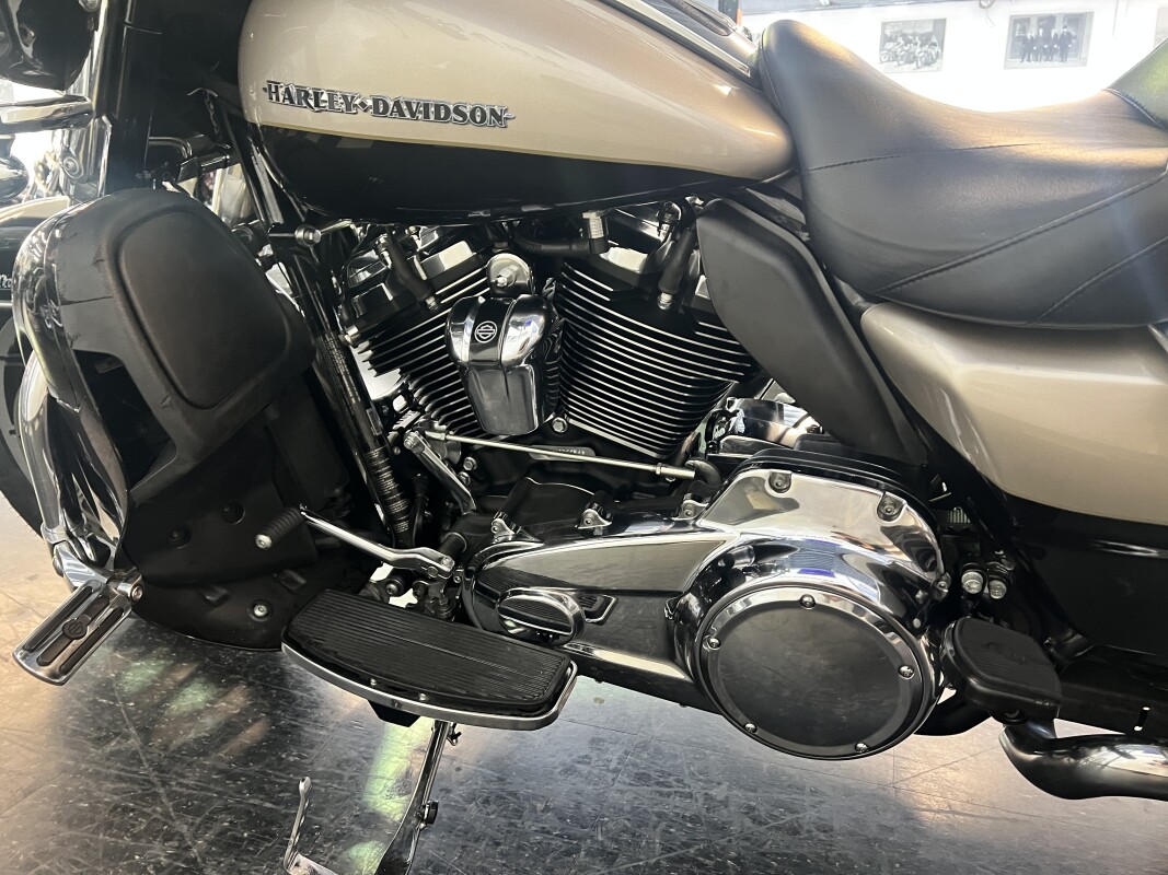 2018 Harley-Davidson Ultra Limited Low Silver Fortune/Black Tempest FLHTKL - Photo 8