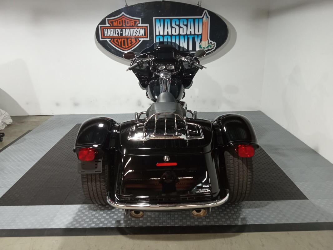 2023 Harley-Davidson Road Glide 3 - Vivid Black - Photo 3