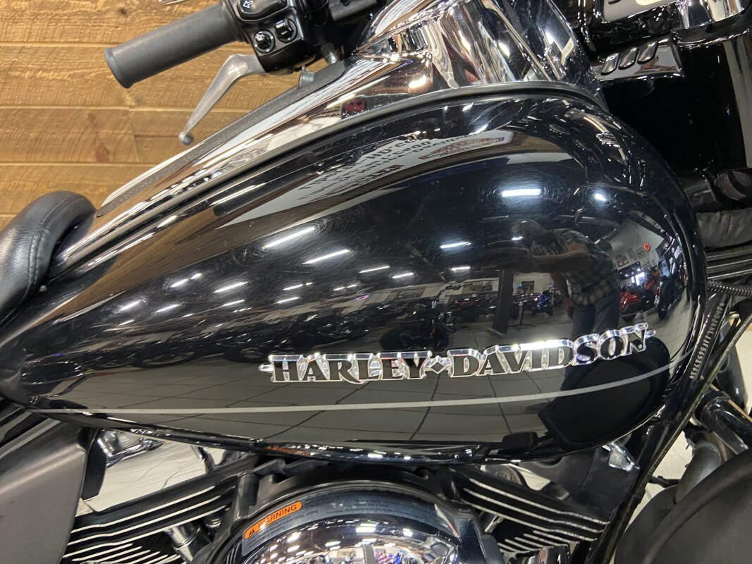 2015 Harley-Davidson Ultra Limited Low Vivid Black FLHTKL - Photo 2