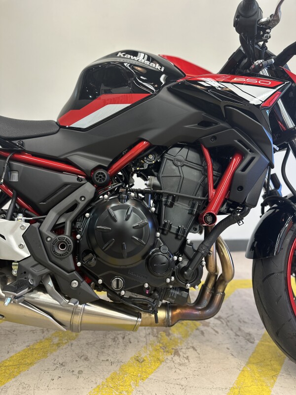 2024 Kawasaki Z650 ABS Candy Persimmon Red/Ebony - Photo 4
