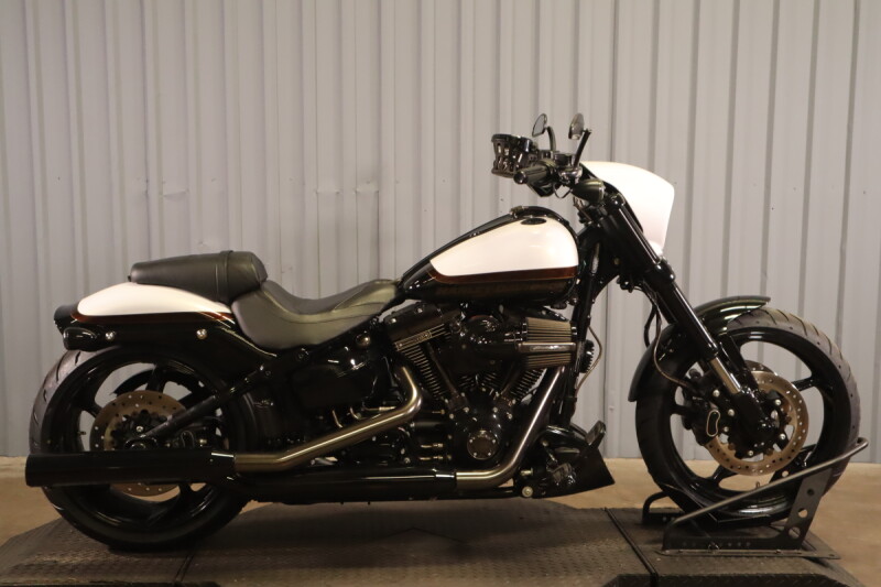 2017 Harley-Davidson® CVO™ Pro Street Breakout® FXSE