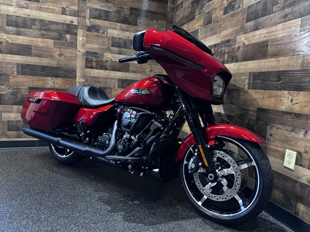 2025 Harley-Davidson Street Glide Brilliant Red - Black Finish FLHX - Photo 2