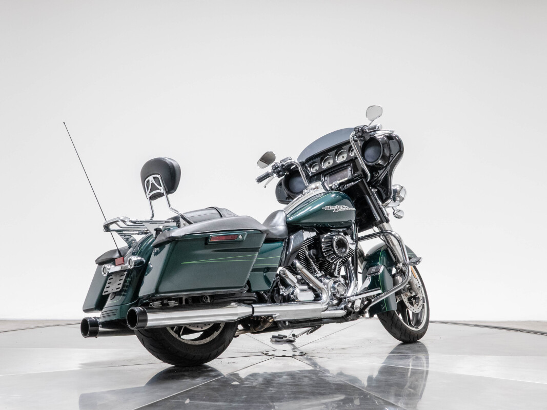 2015 HARLEY-DAVIDSON FLHXS STREET GLIDE SPECIAL in Deep Jade Pearl with 15261 miles - Photo 4