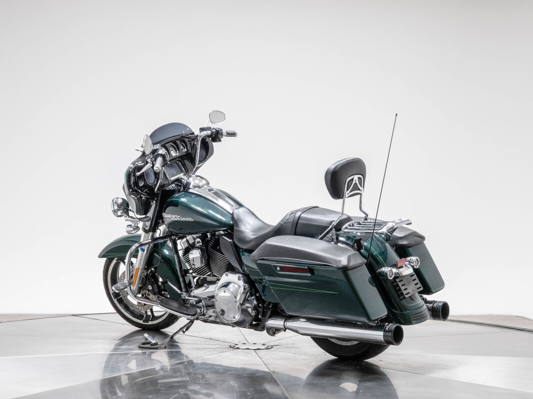 2015 HARLEY-DAVIDSON FLHXS STREET GLIDE SPECIAL in Deep Jade Pearl with 15261 miles - Photo 9