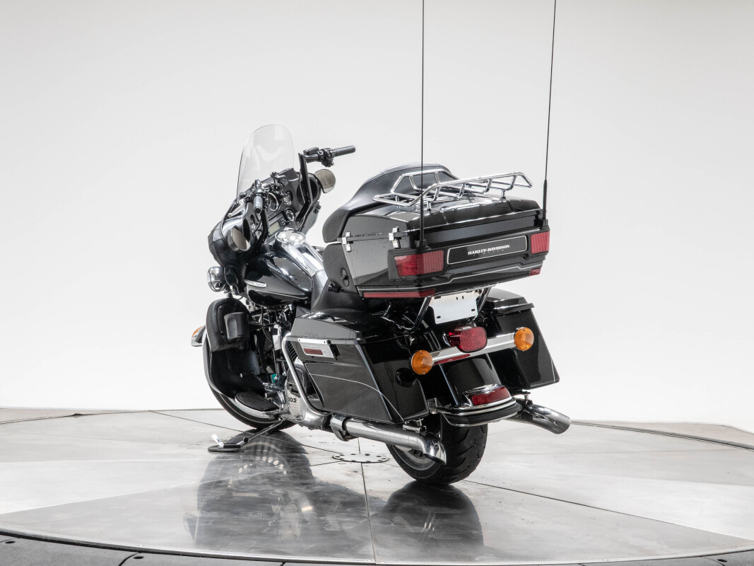 2013 HARLEY-DAVIDSON FLHTK LIMITED in BLACK W/ PINSTRIPE with 15145 miles - Photo 6