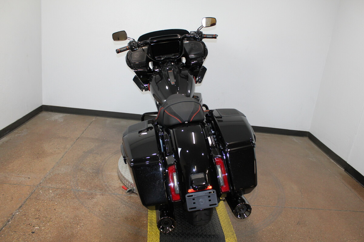 Harley-Davidson CVO Road Glide 2025 FLTRXSE 84646492 RAVEN FADE - Photo 8