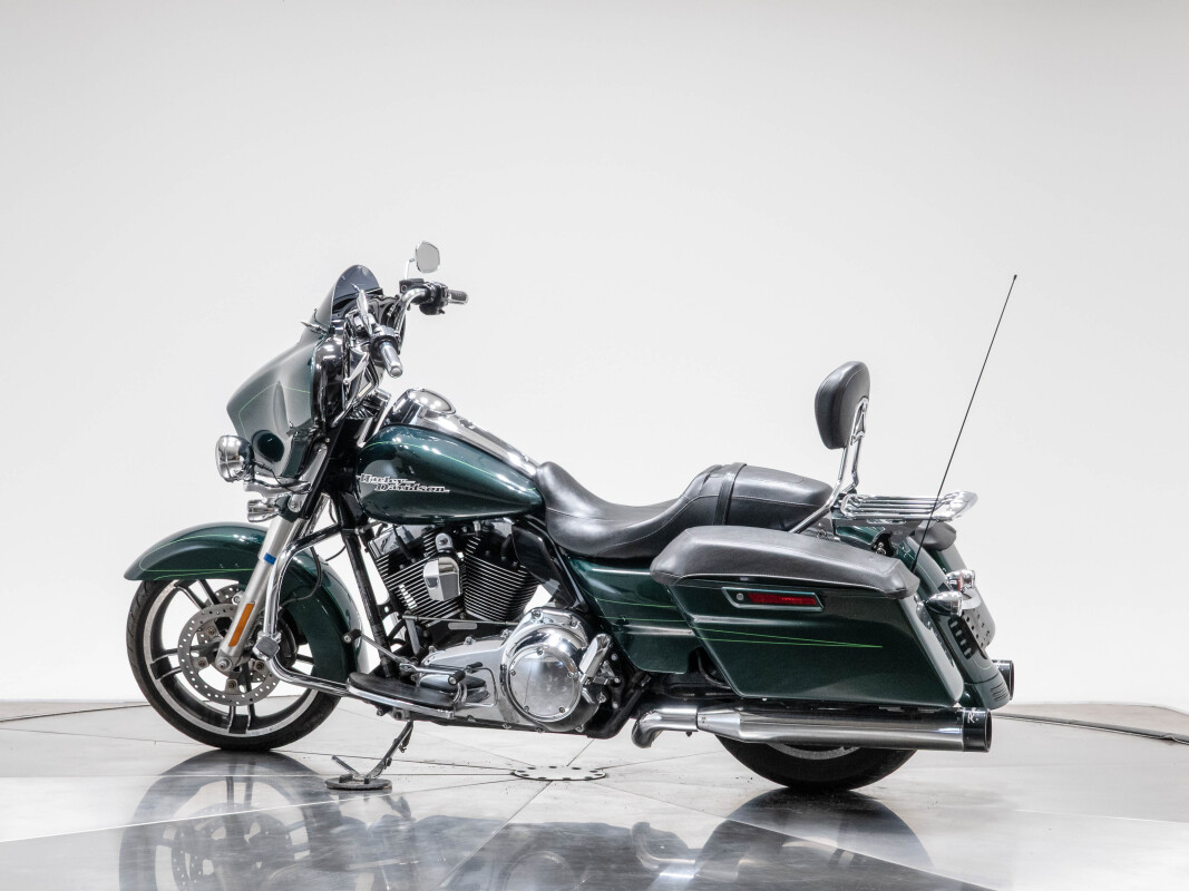 2015 HARLEY-DAVIDSON FLHXS STREET GLIDE SPECIAL in Deep Jade Pearl with 15261 miles - Photo 10