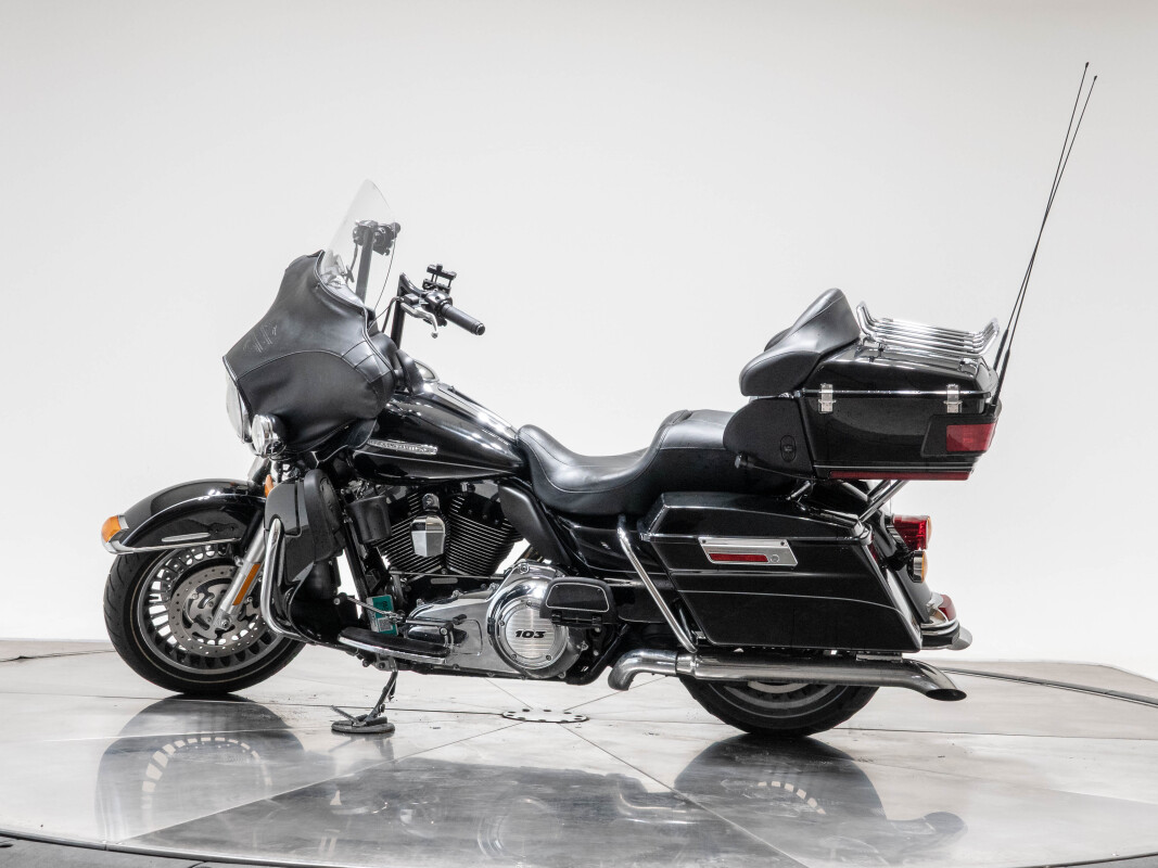 2013 HARLEY-DAVIDSON FLHTK LIMITED in BLACK W/ PINSTRIPE with 15145 miles - Photo 8
